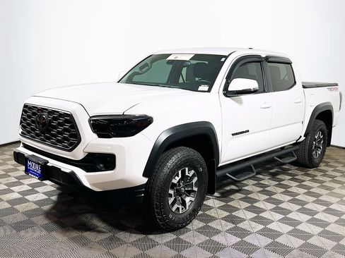 Certified 2023 Toyota Tacoma TRD Off-Road w/ Technology Package AWD/4WD image 3