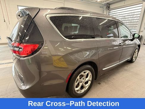 Used 2023 Chrysler Pacifica Limited image 7
