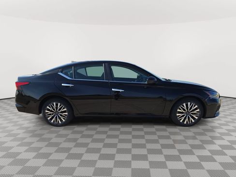 Used 2024 Nissan Altima 2.5 SV FWD image 8