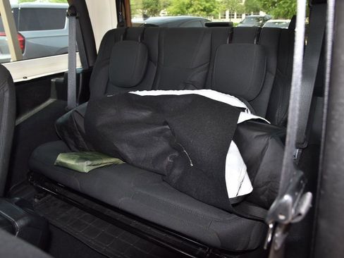 Used 2021 Jeep Wrangler Sport S AWD/4WD image 11