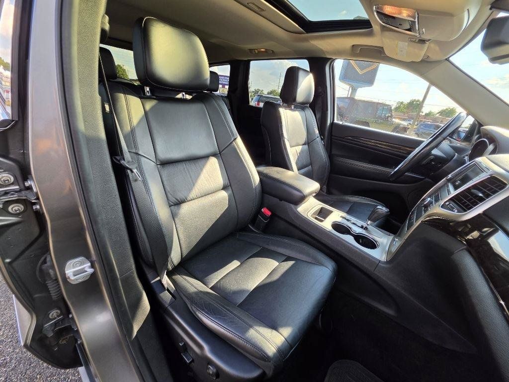 Used 2012 Jeep Grand Cherokee Laredo AWD/4WD image 16