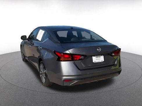 Used 2025 Nissan Altima 2.5 SV image 10