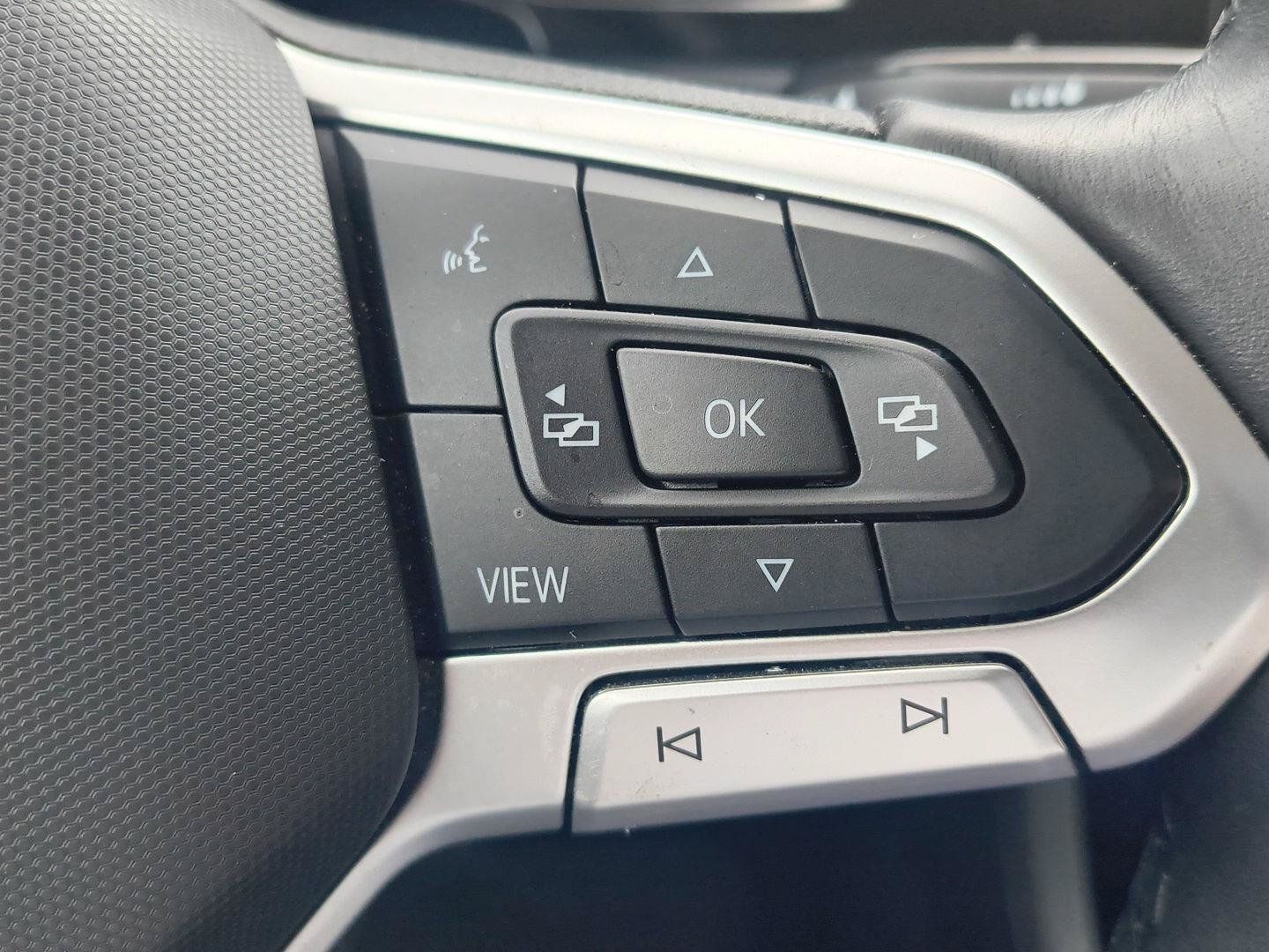 Used 2022 Volkswagen Jetta SE FWD image 31