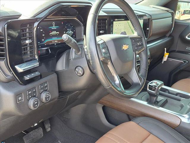 Used 2023 Chevrolet Silverado 1500 High Country w/ Technology Package AWD/4WD image 9