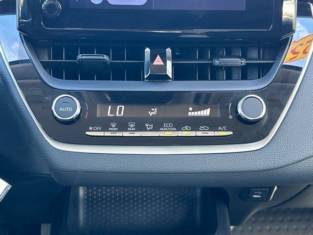 Used 2025 Toyota Corolla LE AWD/4WD image 40