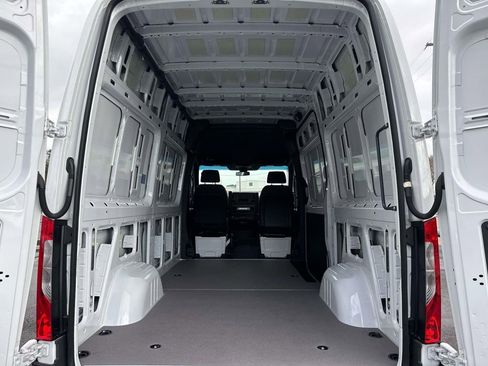 Used 2025 Mercedes-Benz Sprinter 2500 image 5