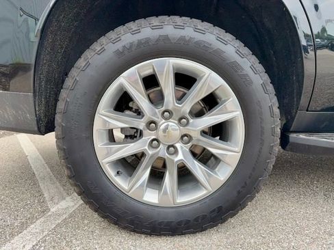 Used 2022 Chevrolet Tahoe Premier AWD/4WD image 32