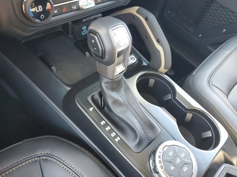 New 2025 Ford Bronco Badlands image 19