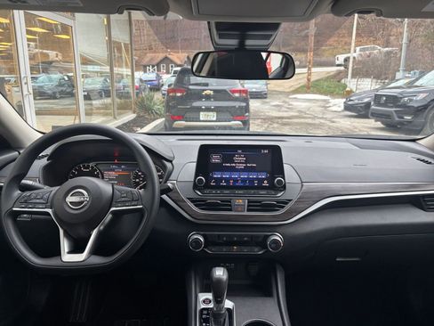 Used 2025 Nissan Altima 2.5 SV image 33