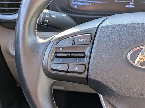 Used 2023 Hyundai Venue SEL image 17