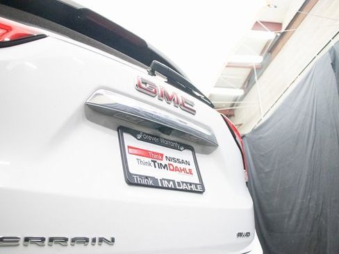 Used 2024 GMC Terrain SLE image 13