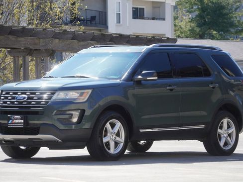 Used 2016 Ford Explorer XLT w/ Equipment Group 202A AWD/4WD image 3