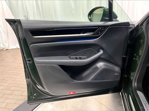 Used 2025 Porsche Macan 4 Electric image 24