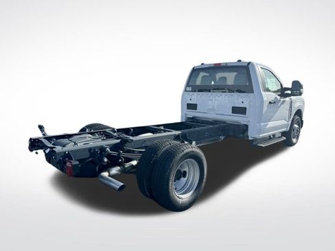 New 2026 Ford F350 XL w/ XL Chrome Package image 4