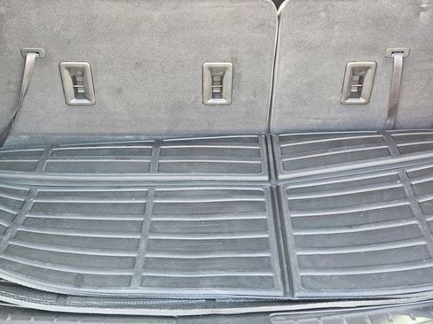 Used 2023 Buick Enclave Essence image 32