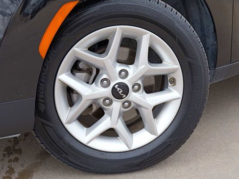 Certified 2025 Kia Soul LX w/ LX Technology Package image 2