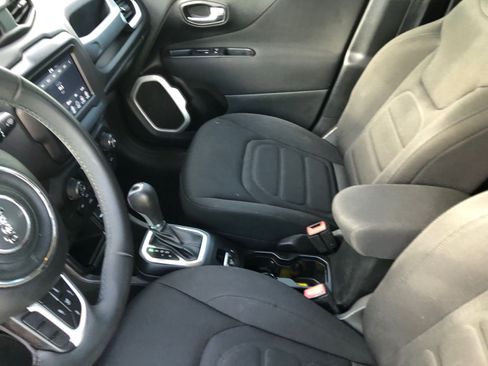 Used 2018 Jeep Renegade Latitude image 13