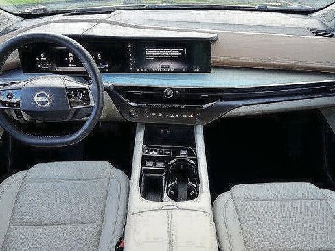 Certified 2025 Nissan Murano Platinum w/ Cargo Package image 16