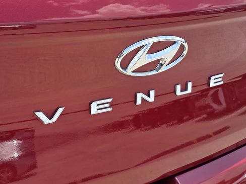 Certified 2024 Hyundai Venue Limited FWD image 11