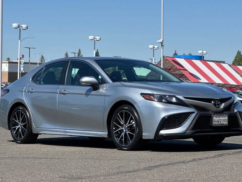 Used 2023 Toyota Camry SE w/ Convenience Package FWD image 5