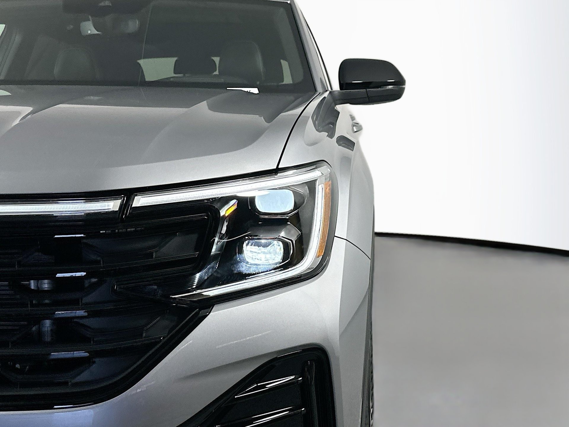 Certified 2026 Volkswagen Atlas Cross Sport SEL R-Line AWD/4WD image 7
