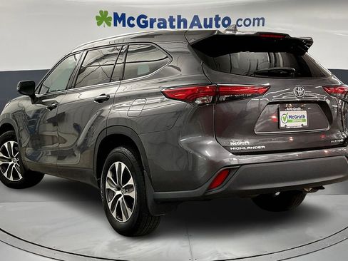 Used 2021 Toyota Highlander XLE image 3