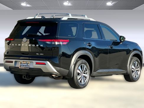 Used 2024 Nissan Pathfinder SL image 9