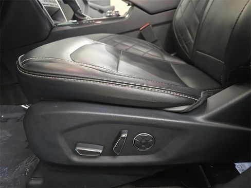 Used 2018 Ford Explorer Platinum image 32