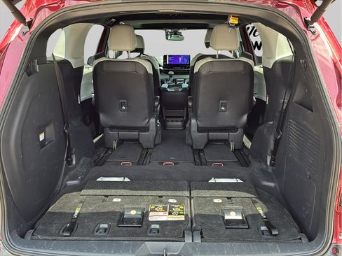Used 2025 Toyota Sienna XSE FWD image 9