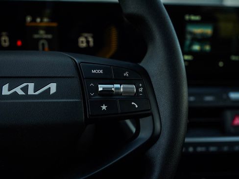 New 2025 Kia K4 LXS image 19