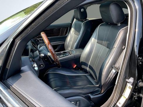 Used 2018 Jaguar XJ R-Sport RWD image 21