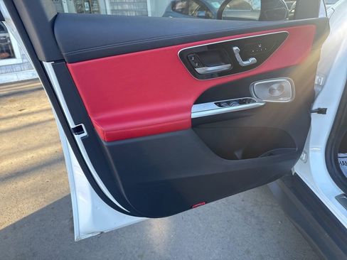 Used 2024 Mercedes-Benz GLC 300 4MATIC image 30