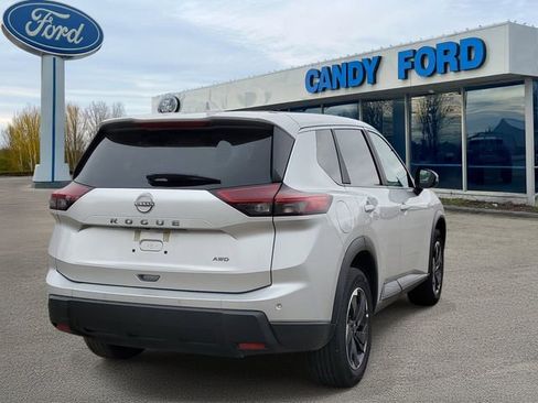Used 2025 Nissan Rogue SV AWD/4WD image 4