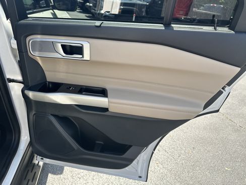 Used 2021 Ford Explorer Limited w/ Equipment Group 301A RWD image 18