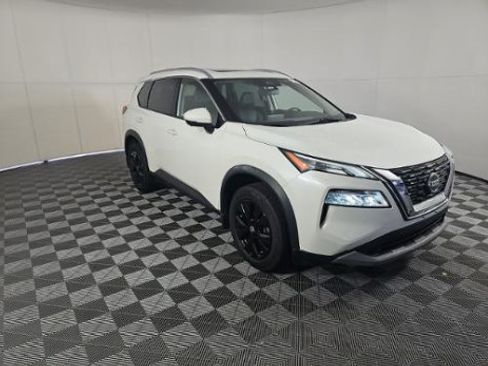 Used 2021 Nissan Rogue SV w/ Premium Package AWD/4WD image 2