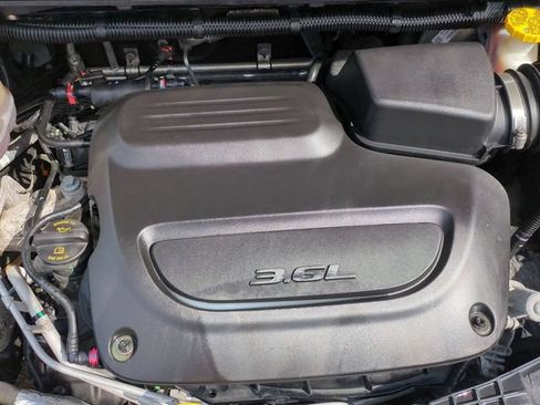 Used 2023 Chrysler Pacifica Touring-L FWD image 29