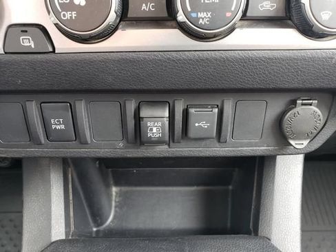 Used 2020 Toyota Tacoma SR5 AWD/4WD image 16
