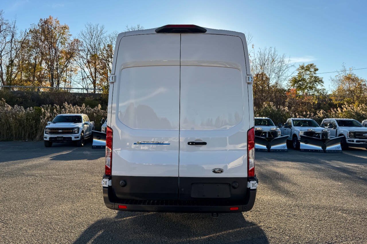 Used 2022 Ford E-Transit 148 High Roof Extended RWD image 4