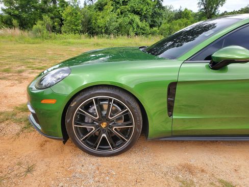 Used 2018 Porsche Panamera 4 AWD/4WD image 21