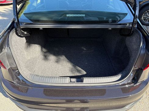 Used 2025 Volkswagen Jetta SE image 27