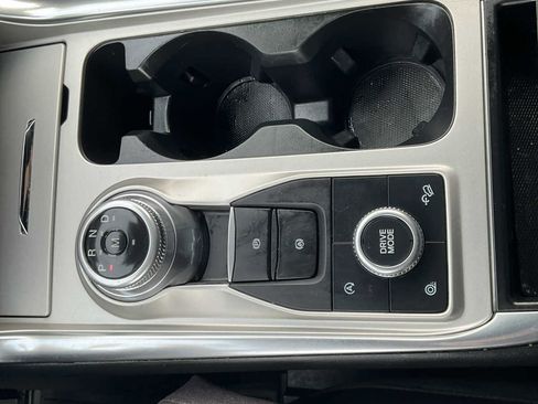 Used 2020 Ford Explorer XLT w/ Equipment Group 202A image 20