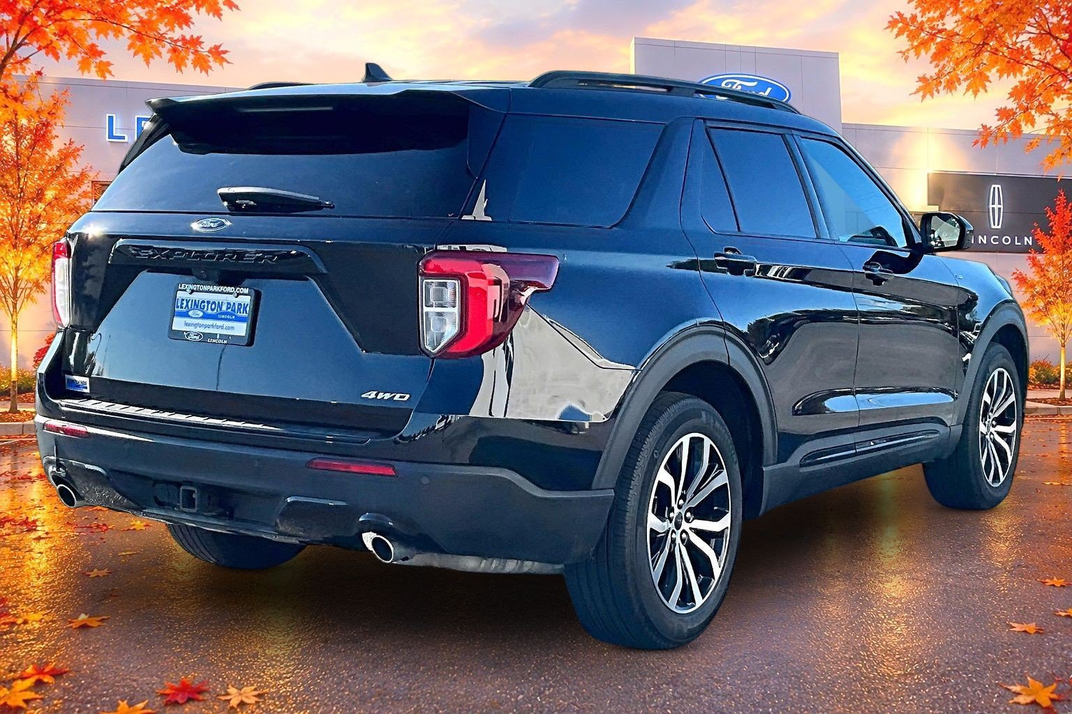 Used 2022 Ford Explorer ST-Line w/ Class IV Trailer Tow Package AWD/4WD image 5