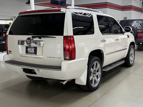Used 2009 Cadillac Escalade AWD image 2