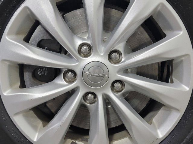 Used 2017 Chrysler Pacifica Touring-L FWD image 10
