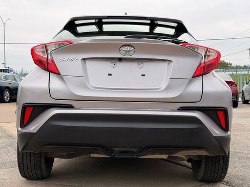 Used 2020 Toyota C-HR LE image 4