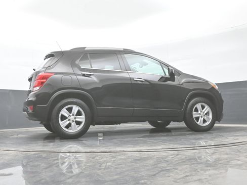 Used 2020 Chevrolet Trax LT w/ LT Convenience Package image 41