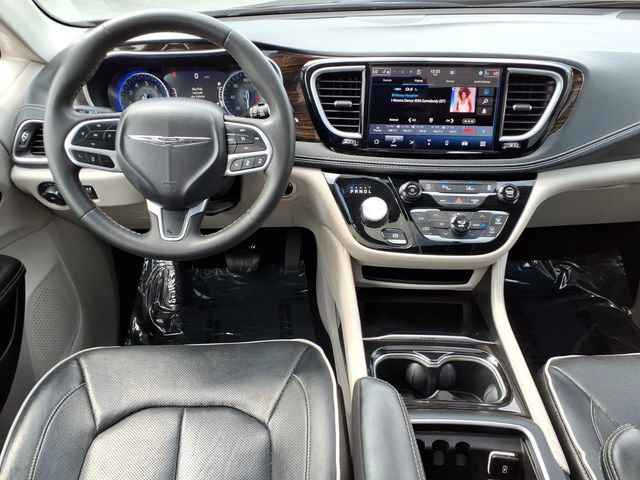Used 2023 Chrysler Pacifica Limited FWD image 19