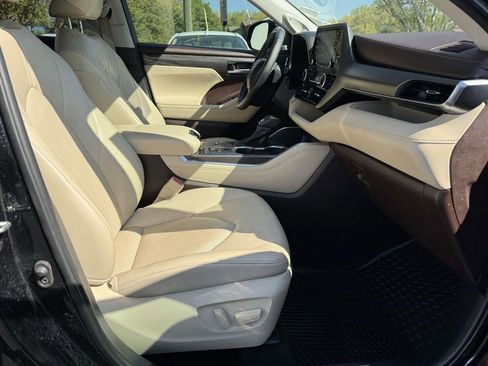 Used 2022 Toyota Highlander Limited image 14