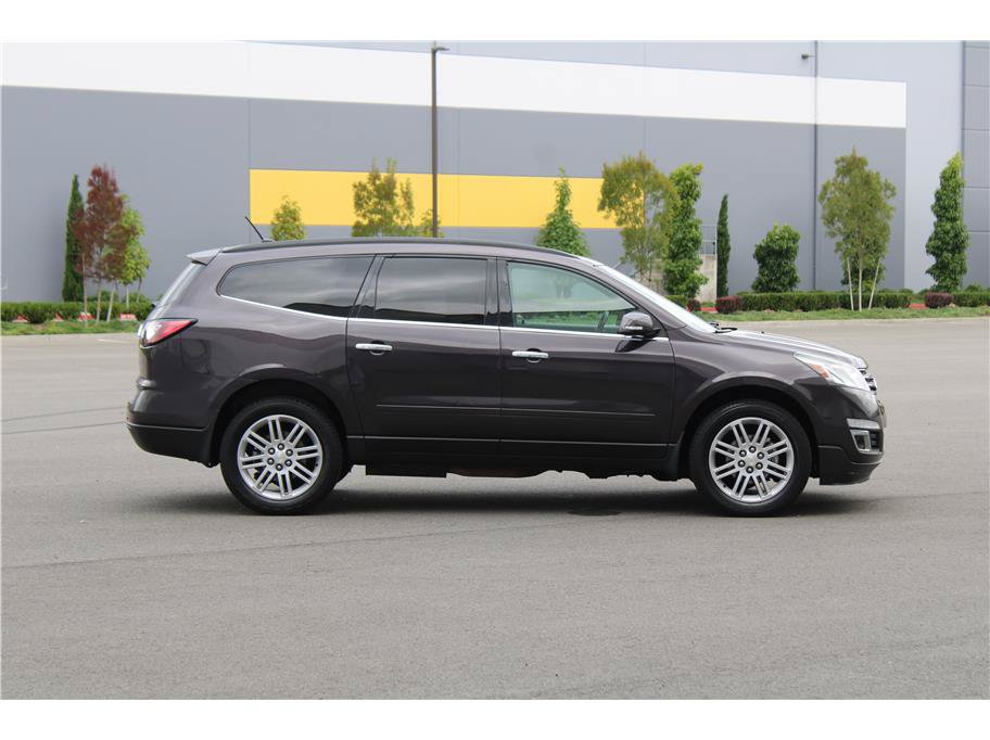 Used 2015 Chevrolet Traverse LT w/ Style and Technology Package FWD image 4