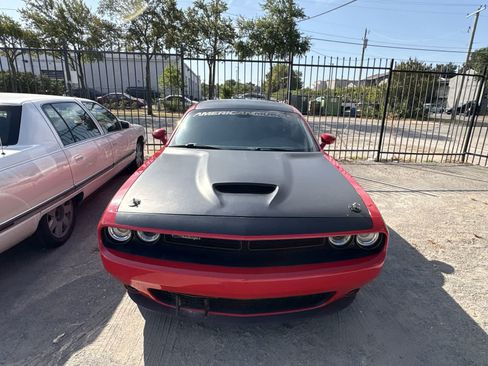Used 2017 Dodge Challenger R/T w/ Quick Order Package 22P T/A RWD image 7